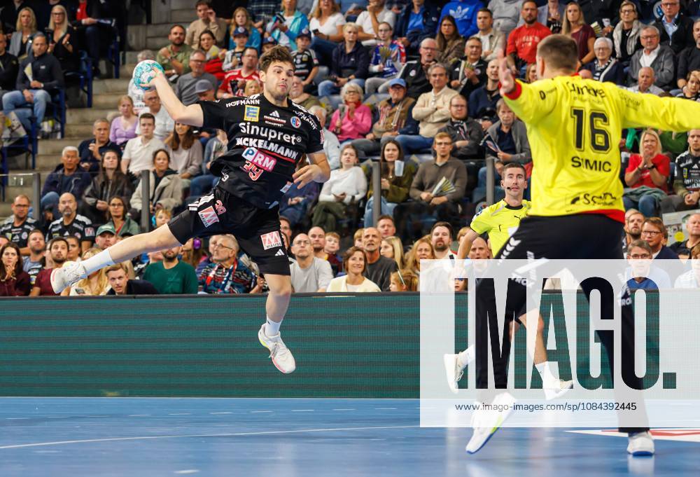 Handball - 1. Bundesliga OPEL HBL - Saison 2026 2027 - 08. Spieltag: HC Erlangen Metropolregion Nürnberg HCE - MT Melsungen - DaMa - - Tobias Buck (39, HC Erlangen HCE ) Nebojsa Simic (16, MT Melsungen )