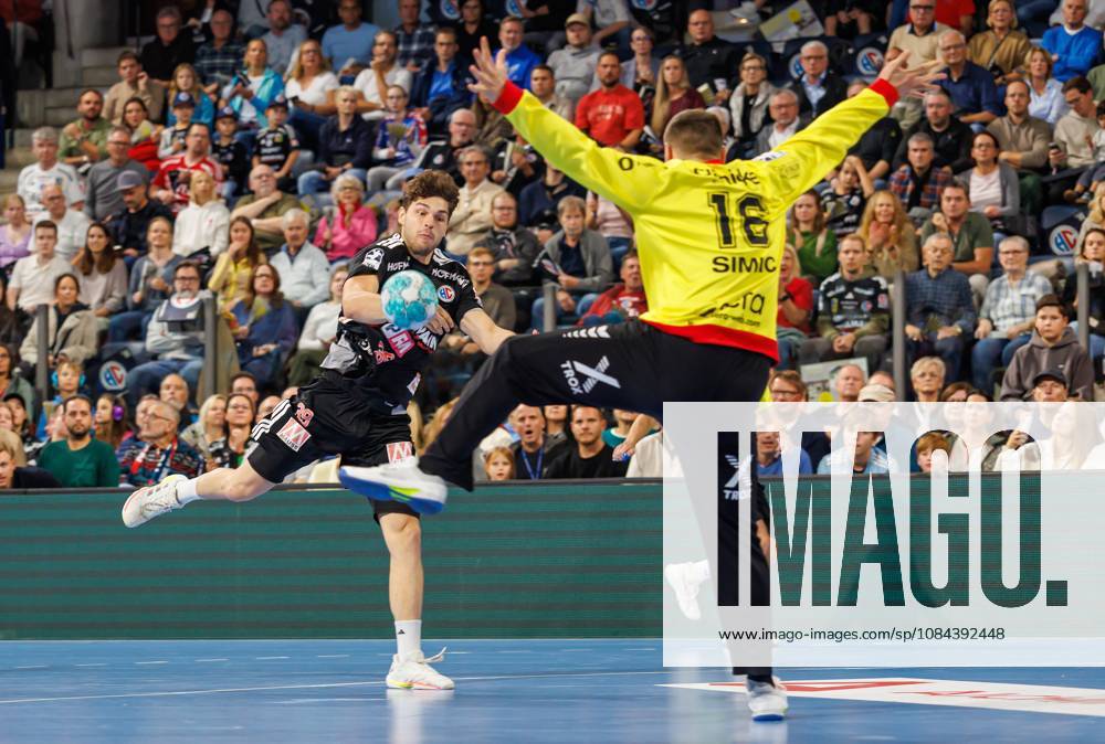 Handball - 1. Bundesliga OPEL HBL - Saison 2026 2027 - 08. Spieltag: HC Erlangen Metropolregion Nürnberg HCE - MT Melsungen - DaMa - - Tobias Buck (39, HC Erlangen HCE ) Nebojsa Simic (16, MT Melsungen )
