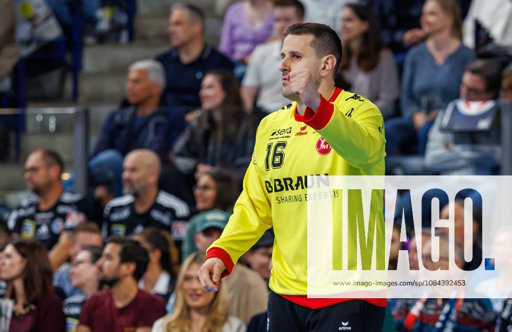 Handball - 1. Bundesliga OPEL HBL - Saison 2026 2027 - 08. Spieltag: HC Erlangen Metropolregion Nürnberg HCE - MT Melsungen - DaMa - - Nebojsa Simic (16, MT Melsungen ) ballt Faust Fäuste