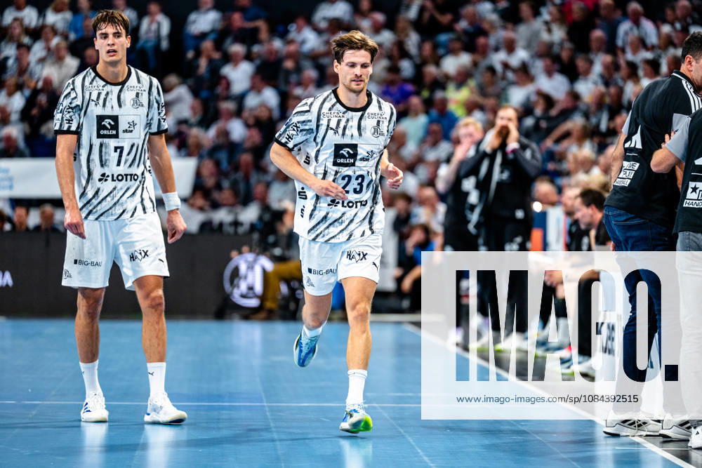 Handball Opel HBL, THW Kiel - Handball Club Hamburg v.l. Julian Köster (Kiel, 7), Rune Dahmke (Kiel, 23) Kiel
