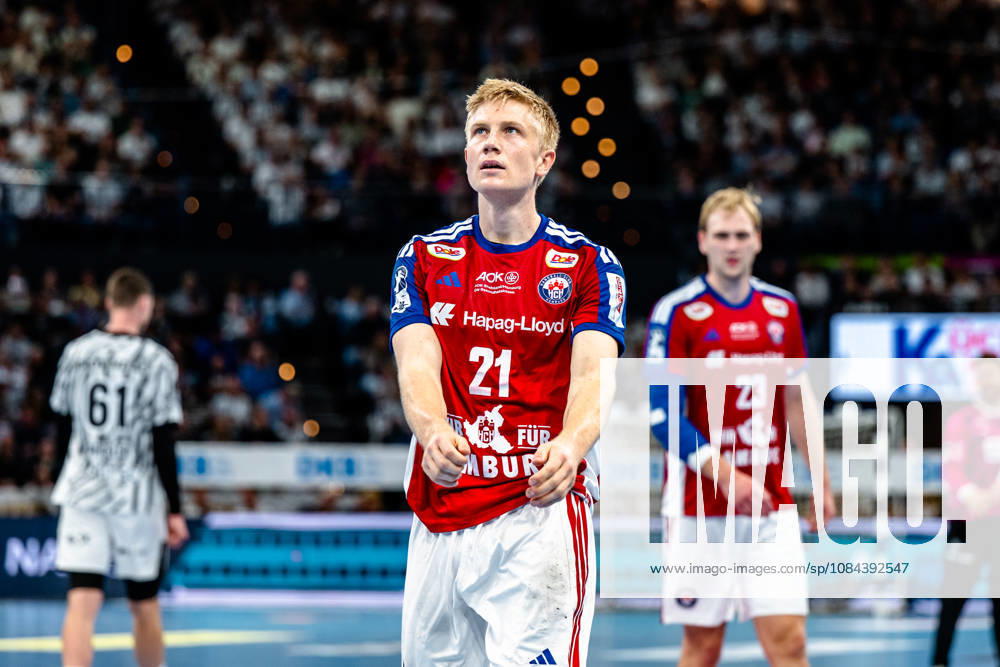 Handball Opel HBL, THW Kiel - Handball Club Hamburg v.l. Frederik Bo Andersen (Handball Club Hamburg, 21) Portrait, Portraet, Einzelbild, enttaeuscht, schaut enttaeuscht, niedergeschlagen, disappointed Kiel