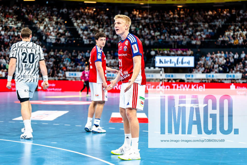 Handball Opel HBL, THW Kiel - Handball Club Hamburg v.l. Frederik Bo Andersen (Handball Club Hamburg, 21) Reklamiert, beschwert sich, schimpft, complains Kiel