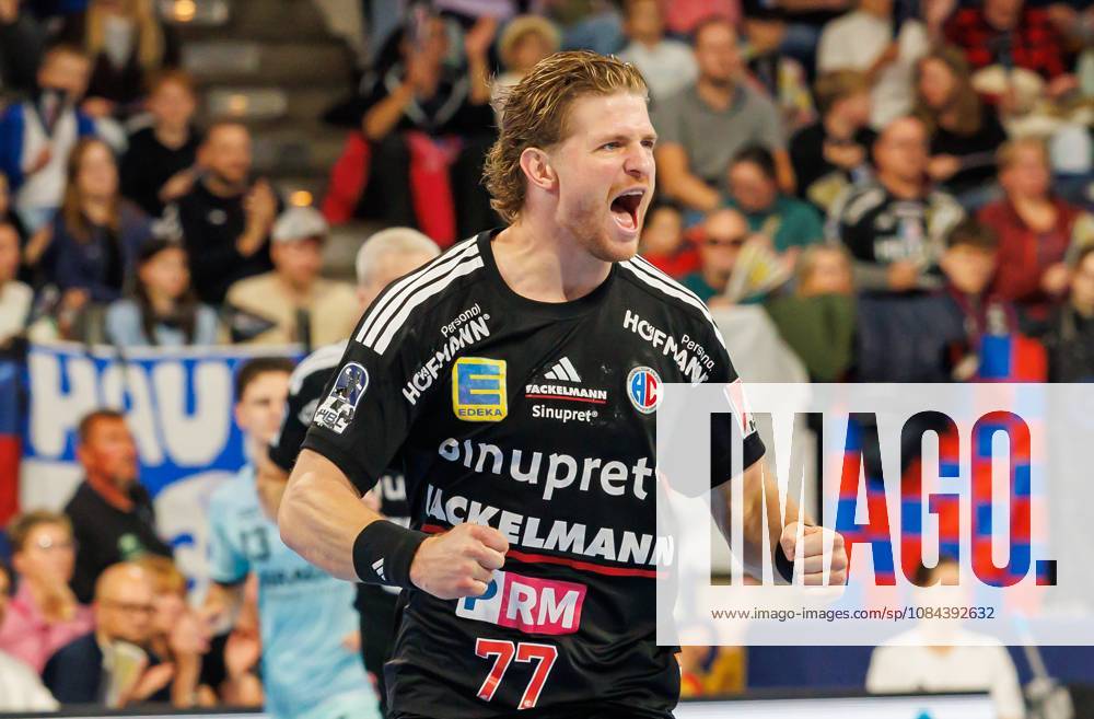 Handball - 1. Bundesliga OPEL HBL - Saison 2026 2027 - 08. Spieltag: HC Erlangen Metropolregion Nürnberg HCE - MT Melsungen - DaMa - - Maciej Gebala (77, HC Erlangen HCE ) ballt Faust Fäuste freut sich Freude Jubel jubelt