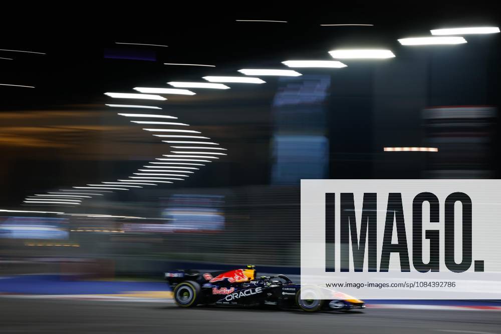 03 VERSTAPPEN Max (nld), Red Bull Racing Ford RB22, action Singapore 2026 81 PIASTRI Oscar (aus), McLaren F1 Team MCL40, action 01 NORRIS Lando (gbr), McLaren F1 Team MCL40, action Singapore 2026 Singapore