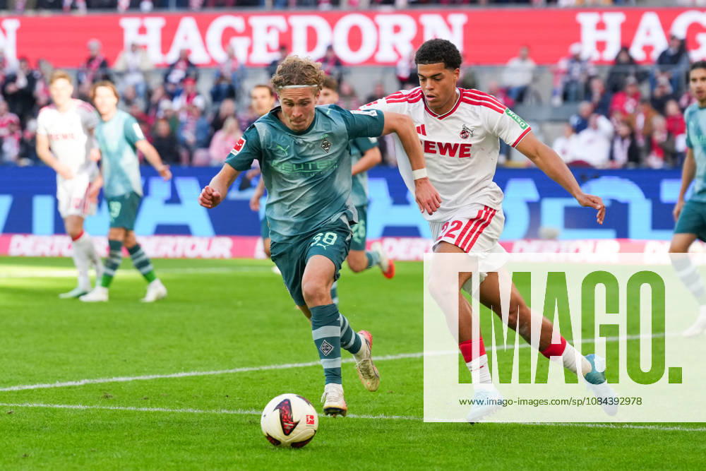 Herren, Fußball, 1.Bundesliga, 1.FC Köln - Borussia Mönchengladbach, Saison 2026 2027, RheinEnergieSTADION: Hugo Bolin (Borussia Moenchengladbach, 38) im Zweikampf gegen Jahmai Simpson-Pusey (1.FC Köln, 22) DFB regulations prohibit any use of photographs as image sequences and or quasi-video.
