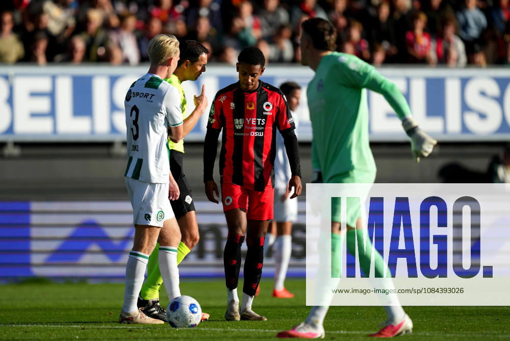 Eredivisie: Excelsior Rotterdam v FC Groningen Rotterdam - Referee Richard Martens talks with David Garden of Excelsior Rotterdam during the eight competition round of the 2026 2027 Eredivisie season. The match is set between Excelsior Rotterdam and FC Groningen at Stadion Woudestein on 11 October 2026 in Rotterdam, Netherlands. (Hero Images Yannick Verhoeven)
