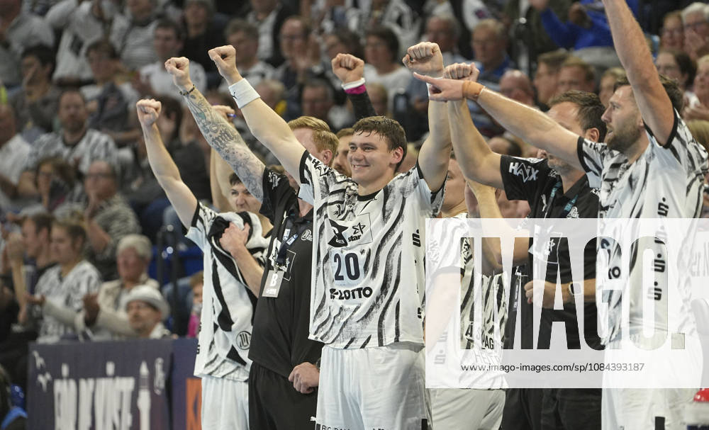 Foto : Jubel nach dem Schlußpfiff bei den Spielern vom THW , mitte Lukas LAUBE Handball Herren 1. Bundesliga 8. Spieltag am So. 11.10.2026 THW Kiel - HCH Hamburg