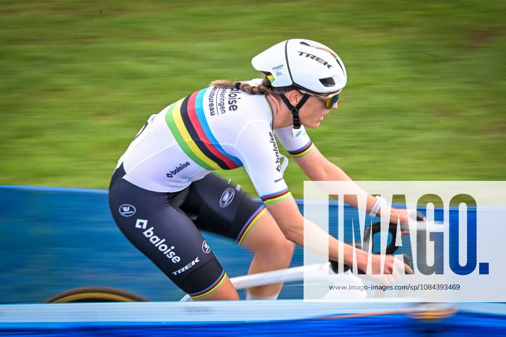 Netherlands Lucinda Brand is pictured in action during the women elite race of the Mosselcross cyclocross cycling event, on Sunday 11 October 2026, in Dendermonde, the first race (out of 7) of the HG Cross competition. DAVIDxPINTENS x189460227x