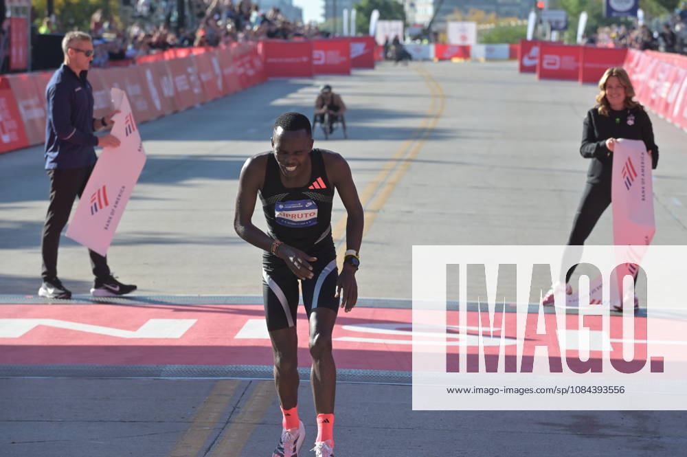 Chicago Marathon 2026 CHICAGO, ILLINOIS - OCTOBER 11: Kenyan runner Amos Kipruto crosses the finish line to win the men s professional division at the 48th Bank of America Chicago Marathon in Chicago, United States on October 11, 2026. Over 55,000 participants competed in the 26.2-mile course starting and finishing in Grant Park. Jacek Boczarski Anadolu Chicago United States. Editorial use only. Please get in touch for any other usage.