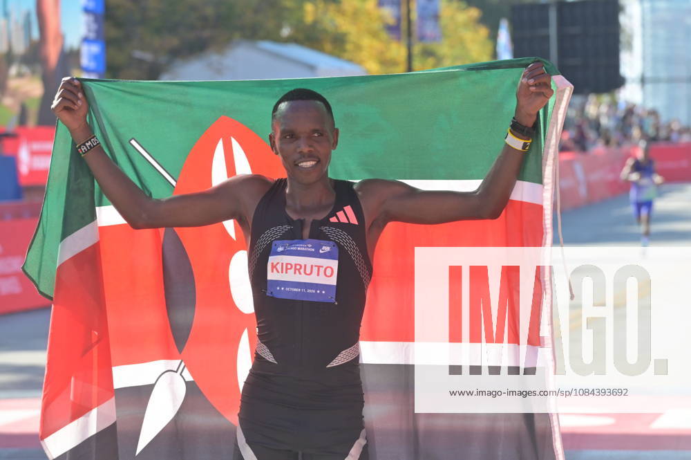 Chicago Marathon 2026 CHICAGO, ILLINOIS - OCTOBER 11: Kenyan runner Amos Kipruto crosses the finish line to win the men s professional division at the 48th Bank of America Chicago Marathon in Chicago, United States on October 11, 2026. Over 55,000 participants competed in the 26.2-mile course starting and finishing in Grant Park. Jacek Boczarski Anadolu Chicago United States. Editorial use only. Please get in touch for any other usage.
