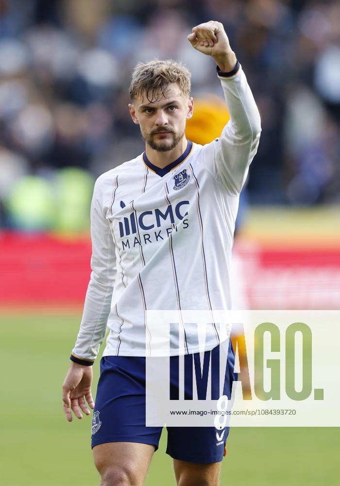Kingston upon Hull, England, 11th October 2026. Kiernan Dewsbury-Hall of Everton acknowledges the crowd during the Hull City vs Everton Premier League match at the MKM Stadium, Kingston upon Hull. Picture credit should read: Cody Froggatt Sportimage . SPI_056_CF_HULL_CITY_EVERTON SPI-5062-0057