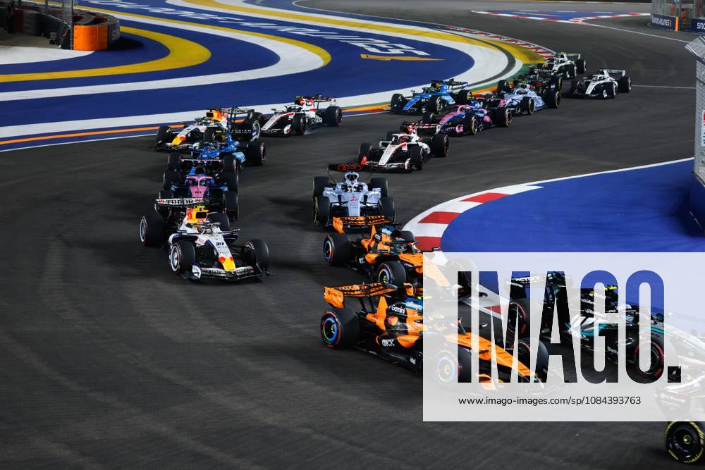 Start, Singapore 2026 81 PIASTRI Oscar (aus), McLaren F1 Team MCL40, action 01 NORRIS Lando (gbr), McLaren F1 Team MCL40, action Singapore 2026 Singapore