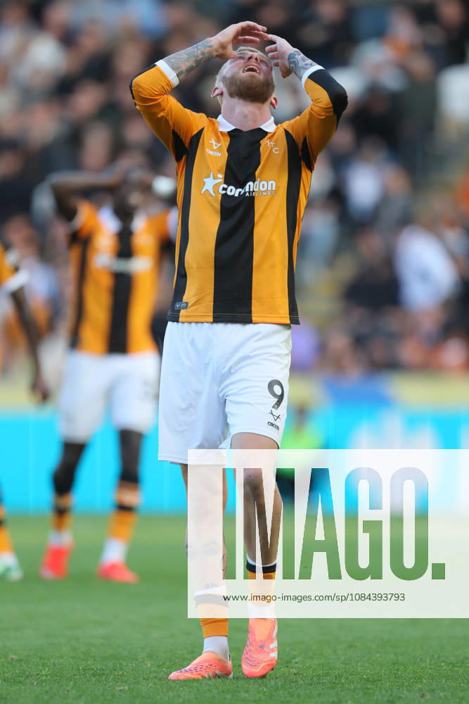 Hull City v Everton - Premier League 2026 27 Oliver McBurnie of Hull City reacts during the Premier League 2026 27 match between Hull City and Everton at MKM Stadium on October 11, 2026 in Hull, United Kingdom. WARNING! This Photograph May Only Be Used For Newspaper And Or Magazine Editorial Purposes. May Not Be Used For Publications Involving 1 player, 1 Club Or 1 Competition Without Written Authorisation From Football DataCo Ltd. For Any Queries, Please Contact Football DataCo Ltd on +44 (0) 207 864 9121 Hull MKM Stadium England United Kingdom