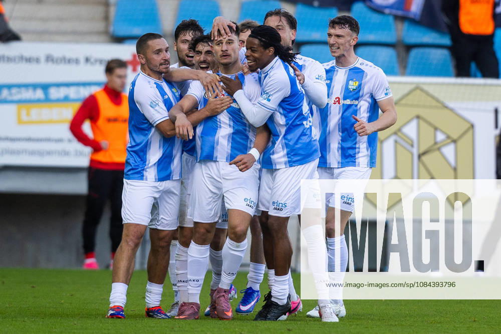 , Fussball Regionalliga Nordost Chemnitzer FC - FC Rot Weiß Erfurt im Bild: Jonas Marx (Chemnitz ) jubelt nach dem 1:0 mit der Mannschaft