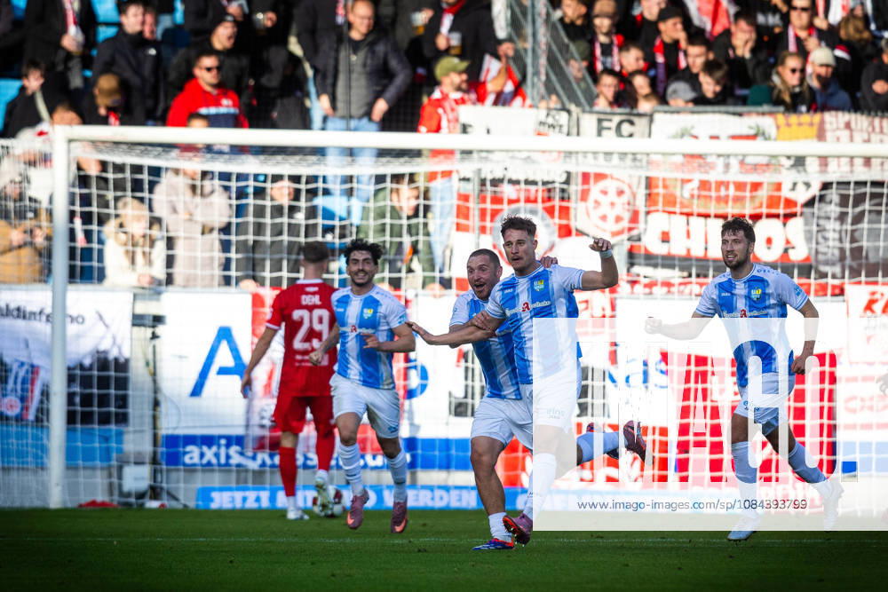 , Fussball Regionalliga Nordost Chemnitzer FC - FC Rot Weiß Erfurt im Bild: Jonas Marx (Chemnitz ) jubelt nach dem 1:0 mit der Mannschaft