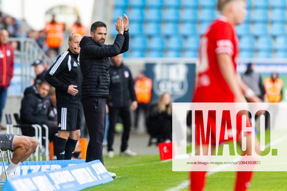 , Fussball Regionalliga Nordost Chemnitzer FC - FC Rot Weiß Erfurt im Bild: Trainer Benjamin Duda (Chemnitz)