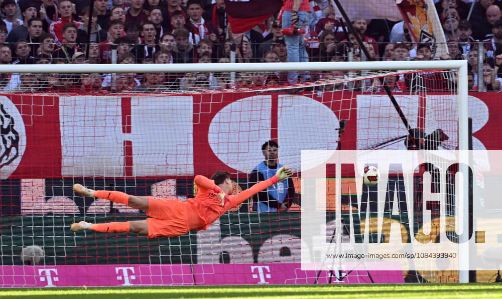 Koeln; Fussball, Herren, Saison 2026 2027, 1. FC Koeln vs. Borussia Moenchengladbach Tor zum 2-1; Said El Mala (Koeln, nicht im Bild) zirkelt den Ball ins Lange Eck; Torwart Moritz Nicolas (Gladbach) ist ohne Chance DFL regulations prohibit any use of photographs as image sequences and or quasi-video. Rhein-Energie-Stadion Nordrhein-Westfalen Deutschland