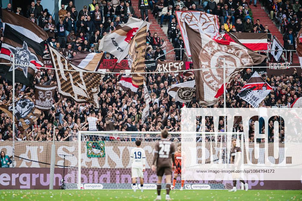 2. Bundesliga: FC St. Pauli vs. Karlsruher SC, 11.10.2026 Ultras St. Pauli während des Spiels, Fahnen; Fußball, 2. Bundesliga, 7. Spieltag: FC St. Pauli vs. Karlsruher SC am 11.10.2026 im Millerntor-Stadion, Hamburg DFL REGULATIONS PROHIBIT ANY USE OF PHOTOGRAPHS AS IMAGE SEQUENCES AND OR QUASI-VIDEO.