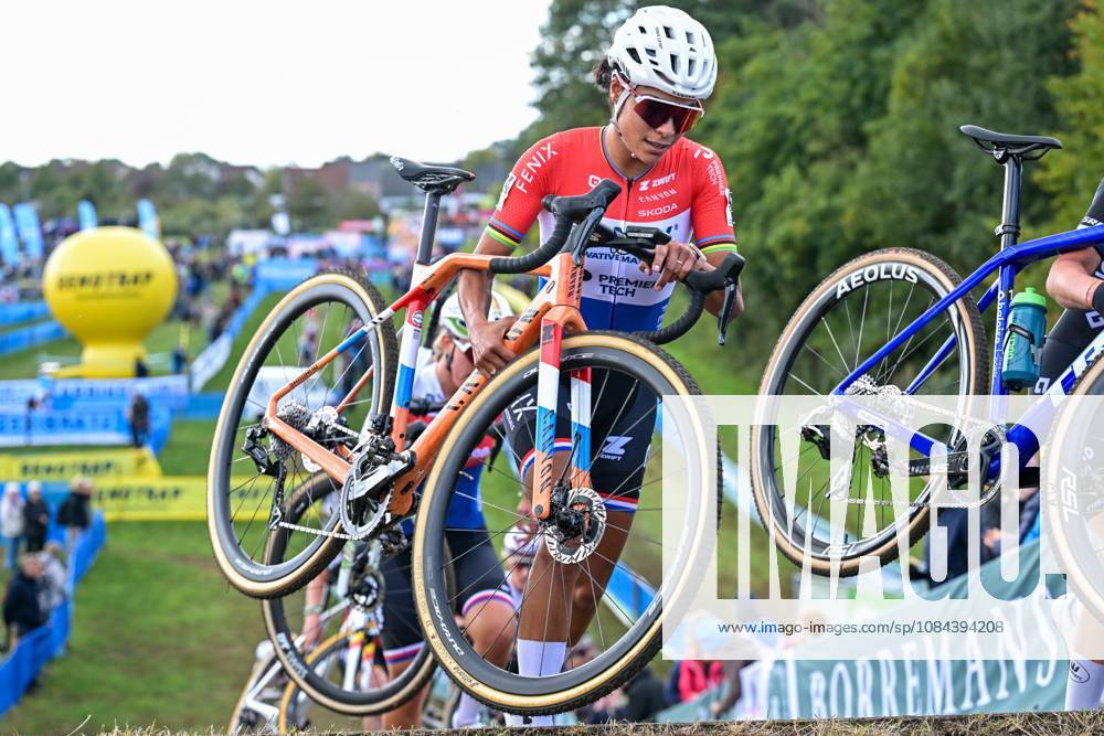 Netherlands Ceylin Del Carmen Alvarado is pictured in action during the women elite race of the Mosselcross cyclocross cycling event, on Sunday 11 October 2026, in Dendermonde, the first race (out of 7) of the HG Cross competition. DAVIDxPINTENS x189460256x