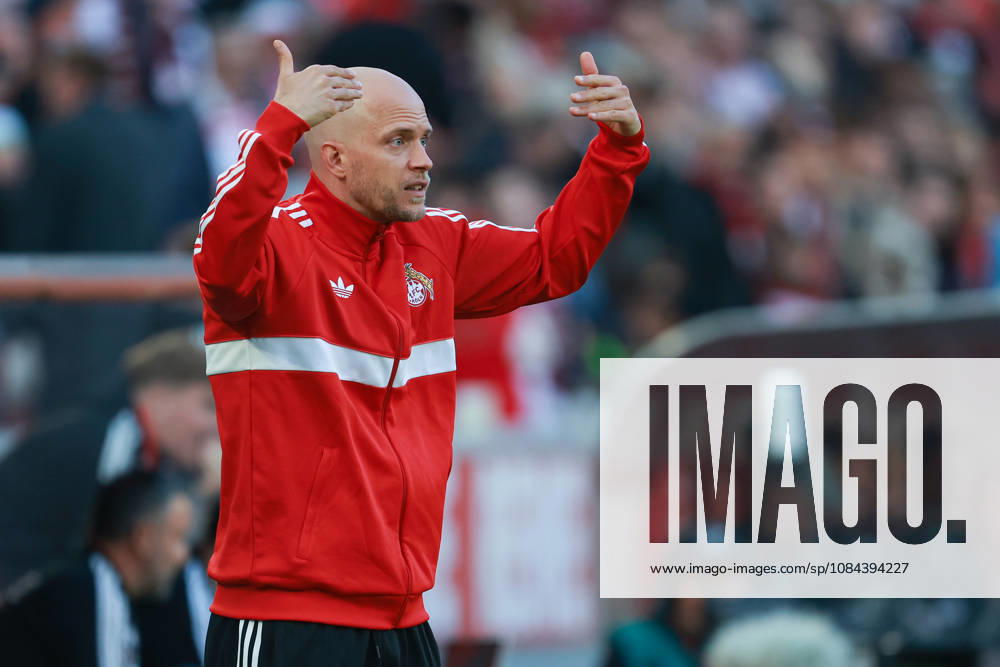 1. Bundesliga - 26 27 - 1. FC Köln - Borussia Mönchengladbach am 11.10.2026 im RheinEnergieSTADION in Köln Trainer Rene Wagner (Koeln) gibt lautstark Anweisungen