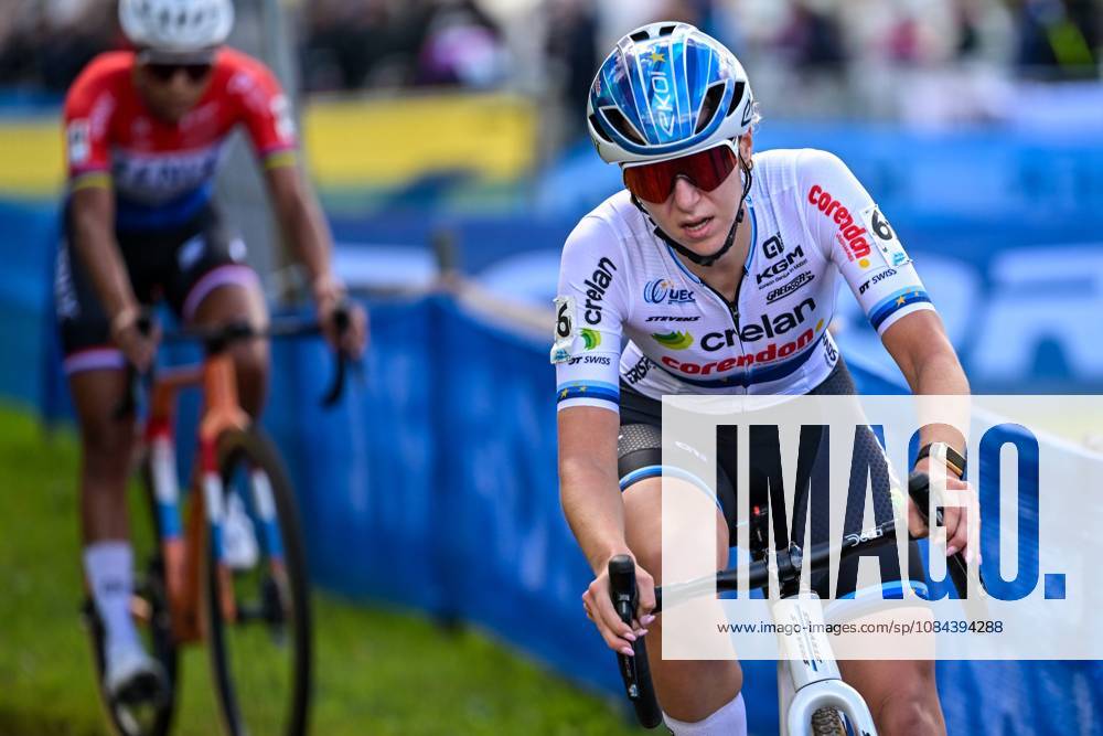 Netherlands Inge Van Der Heijden is pictured in action during the women elite race of the Mosselcross cyclocross cycling event, on Sunday 11 October 2026, in Dendermonde, the first race (out of 7) of the HG Cross competition. DAVIDxPINTENS x189460292x