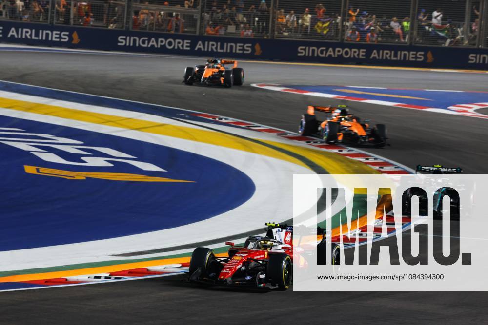 81 PIASTRI Oscar (aus), McLaren F1 Team MCL40, action 01 NORRIS Lando (gbr), McLaren F1 Team MCL40, action Singapore 2026