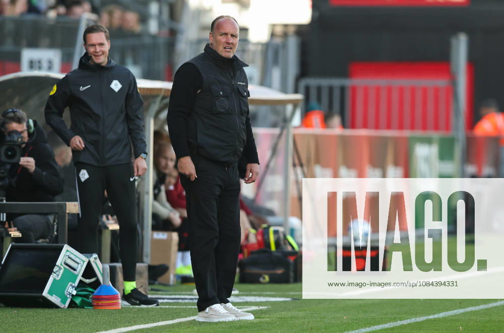 2026-10-11 Excelsior Rotterdam v FC Groningen - Dutch Eredivisie ROTTERDAM, NETHERLANDS - OCTOBER 11: Headcoach Dick Lukkien of FC Groningen looks on during the Dutch Eredivisie match between Excelsior Rotterdam and FC Groningen at Stadion Woudestein on October 11, 2026 in Rotterdam, Netherlands. Rotterdam Stadion Woudestein Netherlands Content not available for redistribution in The Netherlands directly or indirectly through any third parties.