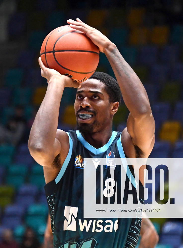Basketball easyCredit BBL Bundesliga, Frankfurt Skyliners - Veolia Towers Hamburg v.l. William Christmas (Fraport Skyliners Frankfurt), Wurf Frankfurt am Main