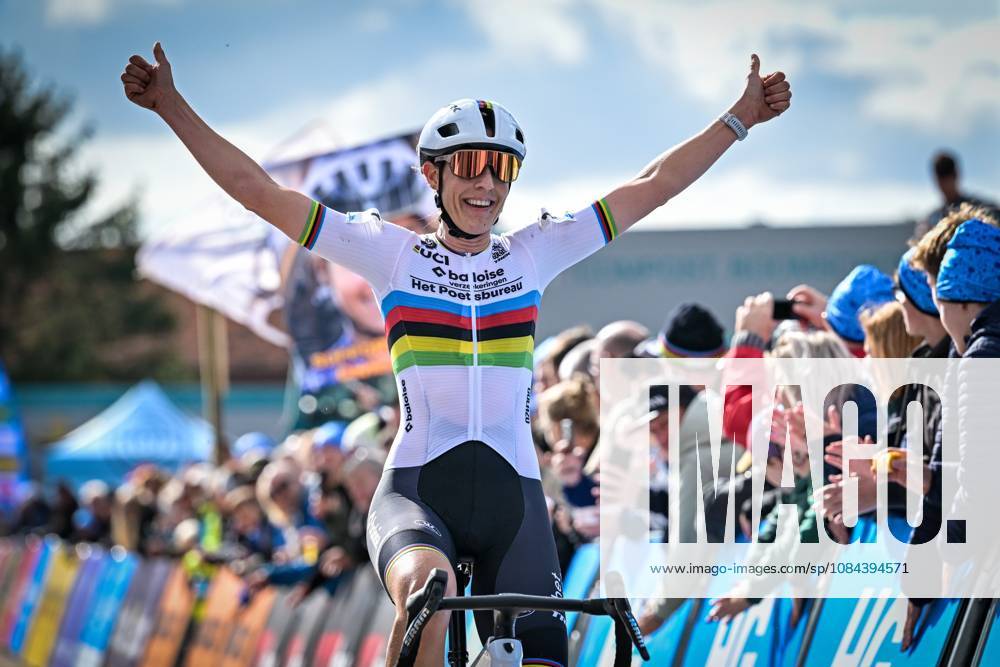 Netherlands Lucinda Brand celebrates as she crosses the finish line to win the women elite race of the Mosselcross cyclocross cycling event, on Sunday 11 October 2026, in Dendermonde, the first race (out of 7) of the HG Cross competition. DAVIDxPINTENS x189460403x