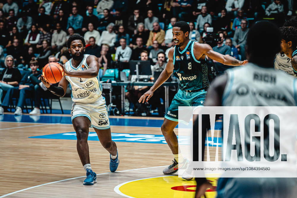 Basketball easyCredit BBL Bundesliga, Frankfurt Skyliners - Veolia Towers Hamburg v.l. Noah Thomasson (Veolia Towers Hamburg), William Christmas (Skyliners Frankfurt) Frankfurt am Main