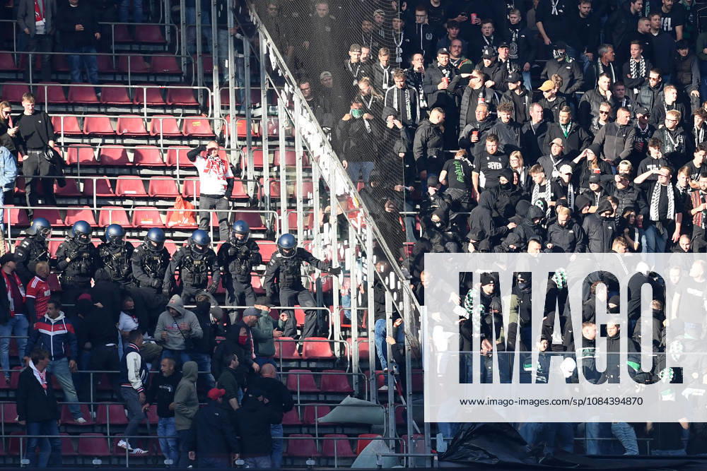 . Polzei muss Fans trennen waehrend des Spiels der 1. Bundesliga zwischen 1. FC Koeln und Borussia Moenchengladbach, RheinEnergieStadion am 11. October 2026 in Koeln, Deutschland. (Foto von Ralf Treese DeFodi Images) +++ . police is arriving during the Bundesliga match between 1. FC Koeln and Borussia Moenchengladbach at RheinEnergieStadion on October 11, 2026 in Cologne, Germany. (Photo by Ralf Treese DeFodi Images) DFB DFL REGULATIONS PROHIBIT ANY USE OF PHOTOGRAPHS AS IMAGE SEQUENCES AND OR QUASI-VIDEO. (Photo by Ralf Treese DeFodi Images) -