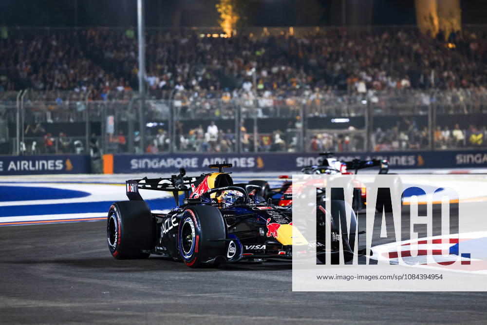 F1 - SINGAPORE GRAND PRIX 2026 03 VERSTAPPEN Max (nld), Red Bull Racing Ford RB22, action during the 2026 Formula 1 Singapore Grand Prix, 17th round of the 2026 Formula One World Championship, WM, Weltmeisterschaft from October 9 to 11, 2026 on the Marina Bay Street Circuit, in Singapore, Singapore - SingaporeSingapore