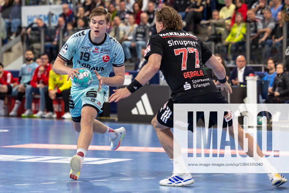 Reynir Thor Stefansson (MT Melsungen, 19) und Maciej Gebala (HC Erlangen, 77) GER, HC Erlangen vs. MT Melsungen, Handball, Opel Handball-Bundesliga, 8. Spieltag, Spielzeit 2026 2027, 11.10.2026 GER, HC Erlangen vs. MT Melsungen, Handball, Opel Handball-Bundesliga, 8. Spieltag, Spielzeit 2026 2027, 11.10.2026 Nuernberg