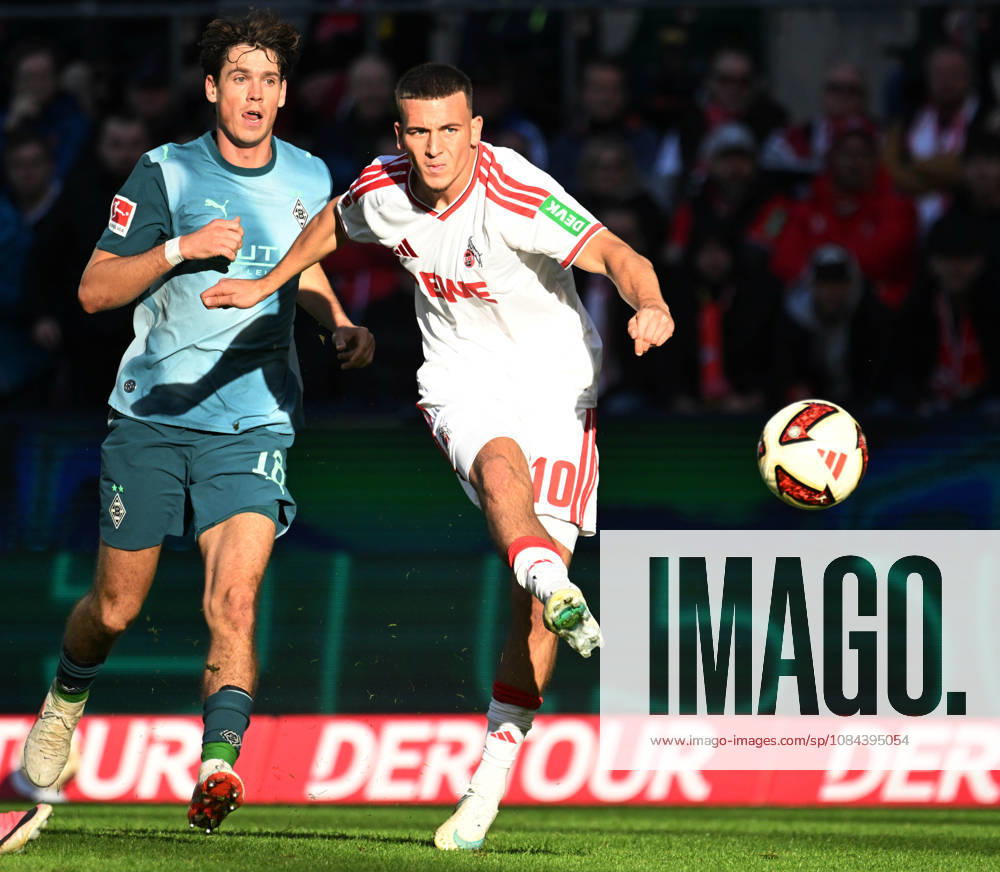 Fussball 1.Bundesliga, 1.FC Koeln - Borussia Mönchengladbach . Said El Mala ( 1.FC Köln ) , rechts erzielt das 2 zu 1 . Links Philipp Sander ( Mönchengladbach ) Koeln