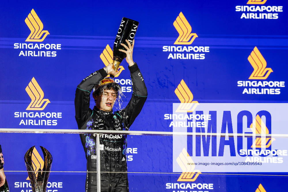 F1 - SINGAPORE GRAND PRIX 2026 KIMI ANTONELLI Andrea (ita), Mercedes AMG F1 Team W16, portrait, podium during the 2026 Formula 1 Singapore Grand Prix, 17th round of the 2026 Formula One World Championship, WM, Weltmeisterschaft from October 9 to 11, 2026 on the Marina Bay Street Circuit, in Singapore, Singapore - SingaporeSingapore