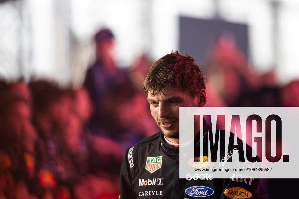 F1 - SINGAPORE GRAND PRIX 2026 VERSTAPPEN Max (nld), Red Bull Racing RB22, portrait, parc fermà celebration during the 2026 Formula 1 Singapore Grand Prix, 17th round of the 2026 Formula One World Championship, WM, Weltmeisterschaft from October 9 to 11, 2026 on the Marina Bay Street Circuit, in Singapore, Singapore - SingaporeSingapore