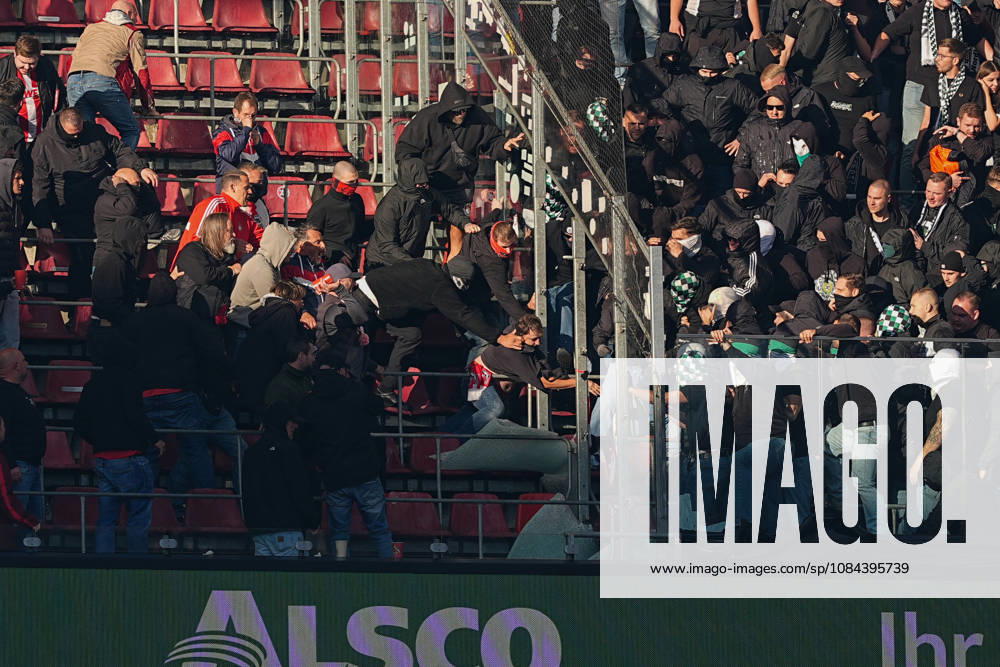Herren, Fußball, 1.Bundesliga, 1.FC Köln - Borussia Mönchengladbach, Saison 2026 2027, RheinEnergieSTADION: Ausschreitungen zwischen Fans des 1.FC Köln und Borussia Moenchengladbach DFB regulations prohibit any use of photographs as image sequences and or quasi-video.