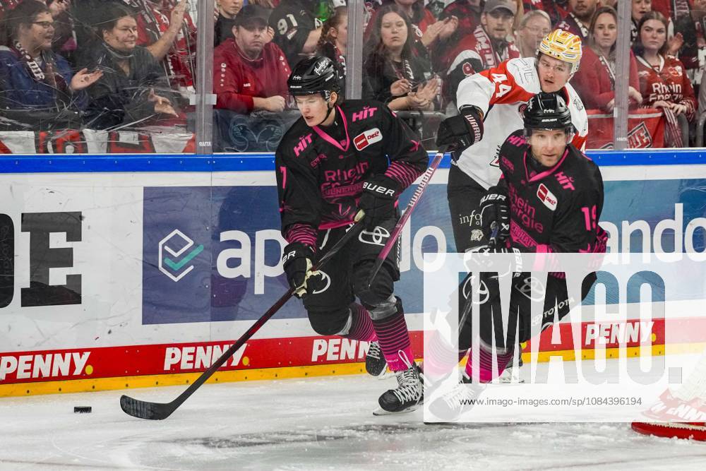 Eishockey Penny-DEL 8.Spieltag Kölner Haie - Nürnberg Ice Tigers am 11.10.2026 in der Lanxess Arena in Köln Carlos Händel ( Köln ), links - Josef Eham ( Nürnberg ), mitte - Frederik Storm ( Köln ), rechts Gemäß den Vorgaben der DEL Deutsche Eishockey Liga ist die Publikation und Weiterverwertung der Aufnahmen in elektronischen Medien und Endgeräten aller Art während des laufenden Spiels nicht zulässig.