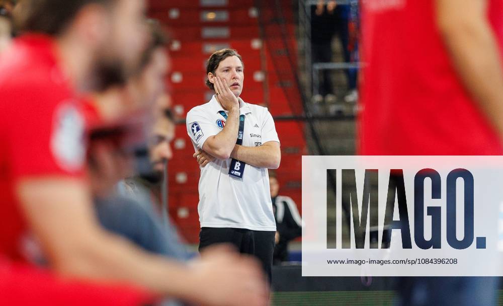 Handball - 1. Bundesliga OPEL HBL - Saison 2026 2027 - 08. Spieltag: HC Erlangen Metropolregion Nürnberg HCE - MT Melsungen - DaMa - - Johannes Sellin ( Trainer HC Erlangen HCE ) nachdenklich