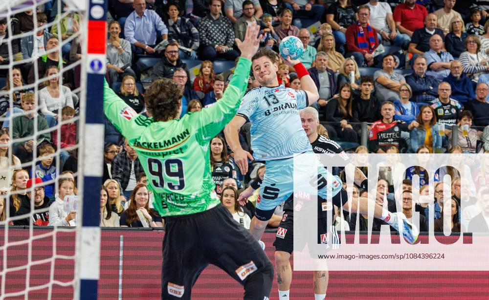 Handball - 1. Bundesliga OPEL HBL - Saison 2026 2027 - 08. Spieltag: HC Erlangen Metropolregion Nürnberg HCE - MT Melsungen - DaMa - - Tobias Buck (39, HC Erlangen HCE ) Leon Stehl (13, MT Melsungen )