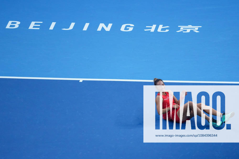 (261011) -- BEIJING, Oct. 11, 2026 -- Zheng Qinwen celebrates victory after the women s singles final between Zheng Qinwen of China and Mirra Andreeva of Russia at 2026 China Open tennis tournament in Beijing, China, Oct. 11, 2026. ) (SP)CHINA-BEIJING-TENNIS-CHINA OPEN-WOMEN S SINGLES-FINAL (CN) JuxHuanzong