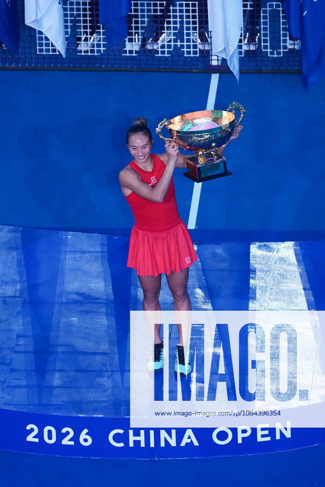 (261011) -- BEIJING, Oct. 11, 2026 -- Zheng Qinwen poses with the trophy during the awarding ceremony after the women s singles final between Zheng Qinwen of China and Mirra Andreeva of Russia at 2026 China Open tennis tournament in Beijing, China, Oct. 11, 2026. ) (SP)CHINA-BEIJING-TENNIS-CHINA OPEN-WOMEN S SINGLES-FINAL (CN) JuxHuanzong