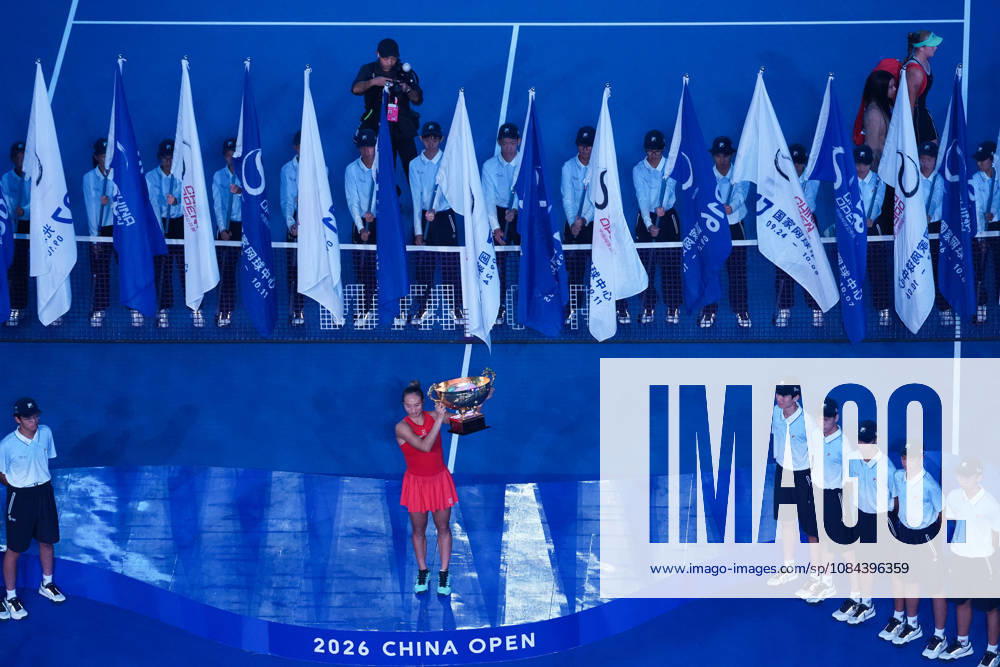 (261011) -- BEIJING, Oct. 11, 2026 -- Zheng Qinwen poses with the trophy during the awarding ceremony after the women s singles final between Zheng Qinwen of China and Mirra Andreeva of Russia at 2026 China Open tennis tournament in Beijing, China, Oct. 11, 2026. ) (SP)CHINA-BEIJING-TENNIS-CHINA OPEN-WOMEN S SINGLES-FINAL (CN) JuxHuanzong