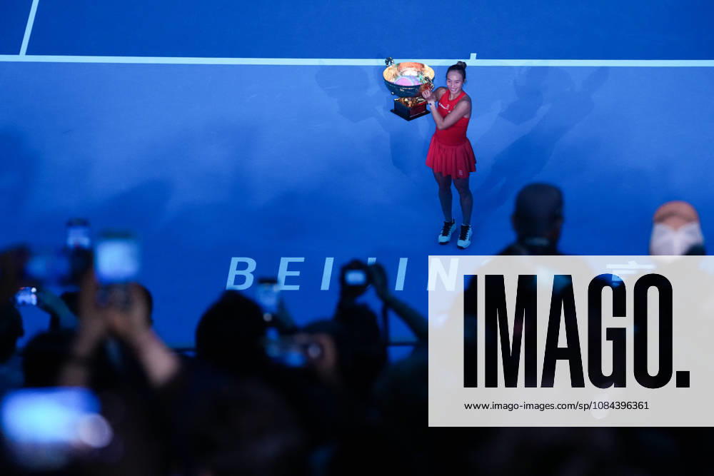 (261011) -- BEIJING, Oct. 11, 2026 -- Zheng Qinwen poses with the trophy during the awarding ceremony after the women s singles final between Zheng Qinwen of China and Mirra Andreeva of Russia at 2026 China Open tennis tournament in Beijing, China, Oct. 11, 2026. ) (SP)CHINA-BEIJING-TENNIS-CHINA OPEN-WOMEN S SINGLES-FINAL (CN) JuxHuanzong