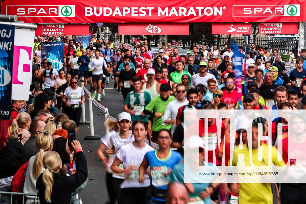 (261011) -- BUDAPEST, Oct. 11, 2026 -- Runners compete during the 41st SPAR Budapest Marathon in Budapest, Hungary, Oct. 11, 2026. ) (SP)HUNGARY-BUDAPEST-BUDAPEST MARATHON HuxZhixuan