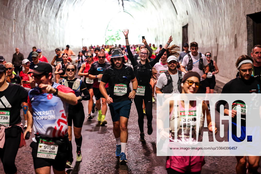 (261011) -- BUDAPEST, Oct. 11, 2026 -- Runners pass through a tunnel during the 41st SPAR Budapest Marathon in Budapest, Hungary, Oct. 11, 2026. (Photo by Xinhua) (SP)HUNGARY-BUDAPEST-BUDAPEST MARATHON DavidxBalogh