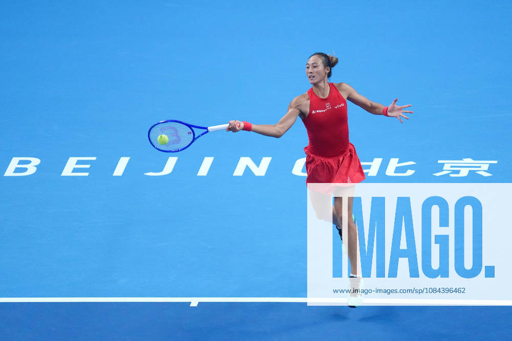 (261011) -- BEIJING, Oct. 11, 2026 -- Zheng Qinwen hits a return during the women s singles final between Zheng Qinwen of China and Mirra Andreeva of Russia at 2026 China Open tennis tournament in Beijing, China, Oct. 11, 2026. ) (SP)CHINA-BEIJING-TENNIS-CHINA OPEN-WOMEN S SINGLES-FINAL (CN) JuxHuanzong