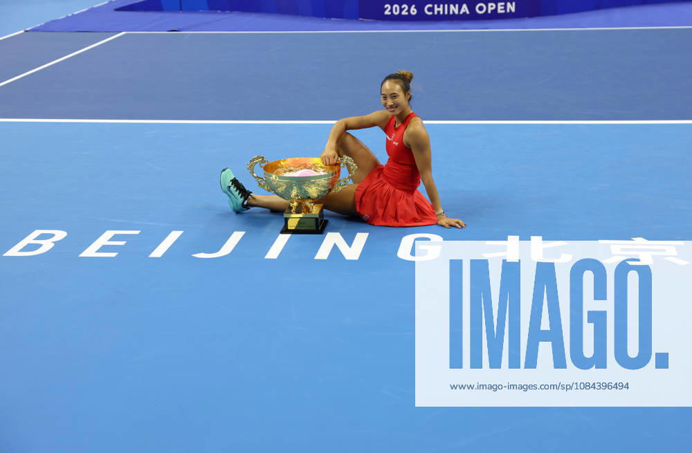 (261011) -- BEIJING, Oct. 11, 2026 -- Zheng Qinwen poses with the trophy during the awarding ceremony after the women s singles final between Zheng Qinwen of China and Mirra Andreeva of Russia at 2026 China Open tennis tournament in Beijing, China, Oct. 11, 2026. ) (SP)CHINA-BEIJING-TENNIS-CHINA OPEN-WOMEN S SINGLES-FINAL (CN) ZhangxChenlin