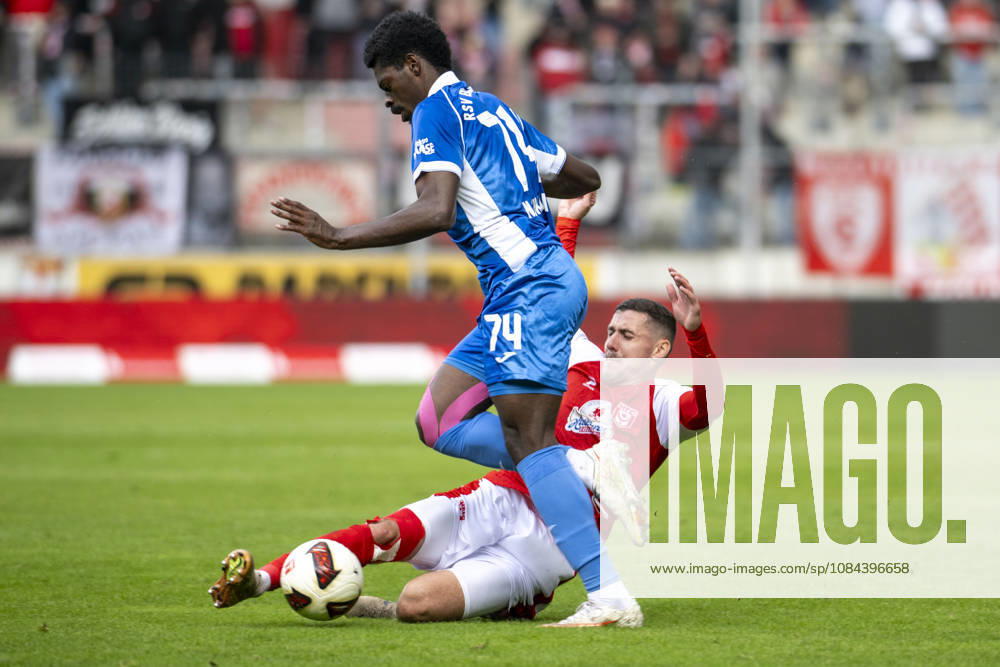 Regionalliga Nordost -Saison 26 27 Hallescher FC vs.RSV Eintracht 1949 e.V. Halle, Deutschland 11.Oktober 2026: Im Bild:v.li.Nathanael Kukanda (RSV) und Marius Hauptmann (Halle) Halle Saale Leuna Chemie Stadion Sachsen-Anhalt Deutschland