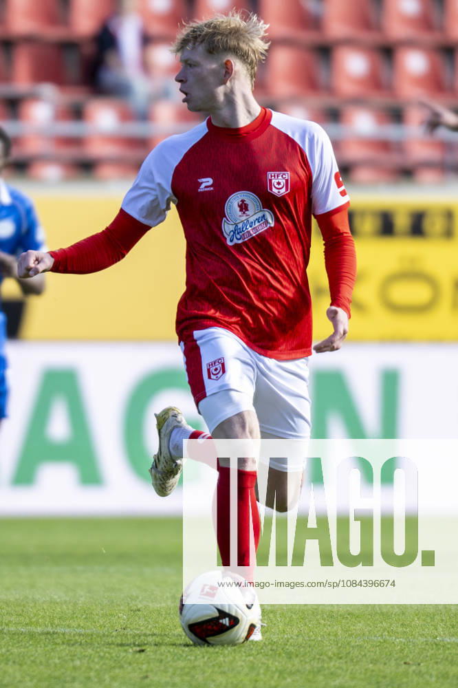 Regionalliga Nordost -Saison 26 27 Hallescher FC vs.RSV Eintracht 1949 e.V. Halle, Deutschland 11.Oktober 2026: Im Bild:Lennard Becker (Halle) Aktion, Einzelbild, Halle Saale Leuna Chemie Stadion Sachsen-Anhalt Deutschland